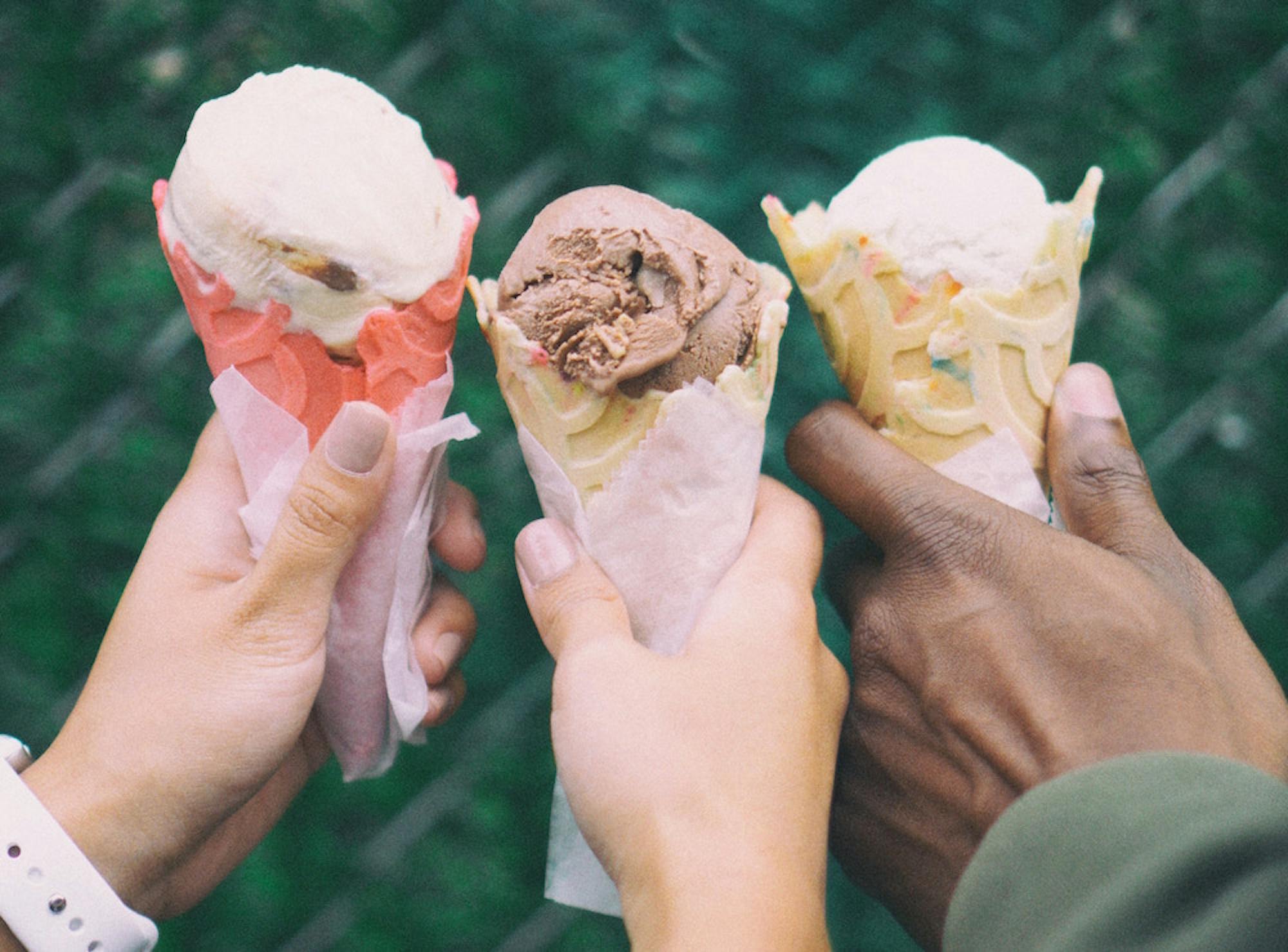 https://flipgive.imgix.net/images/stories/photos/000/000/210/original/100_fundraising_ideas_flipgive_ice_cream_social.jpg?ch=Width%2CDPR%2CSave-Data&auto=format%2Ccompress&dpr=2
