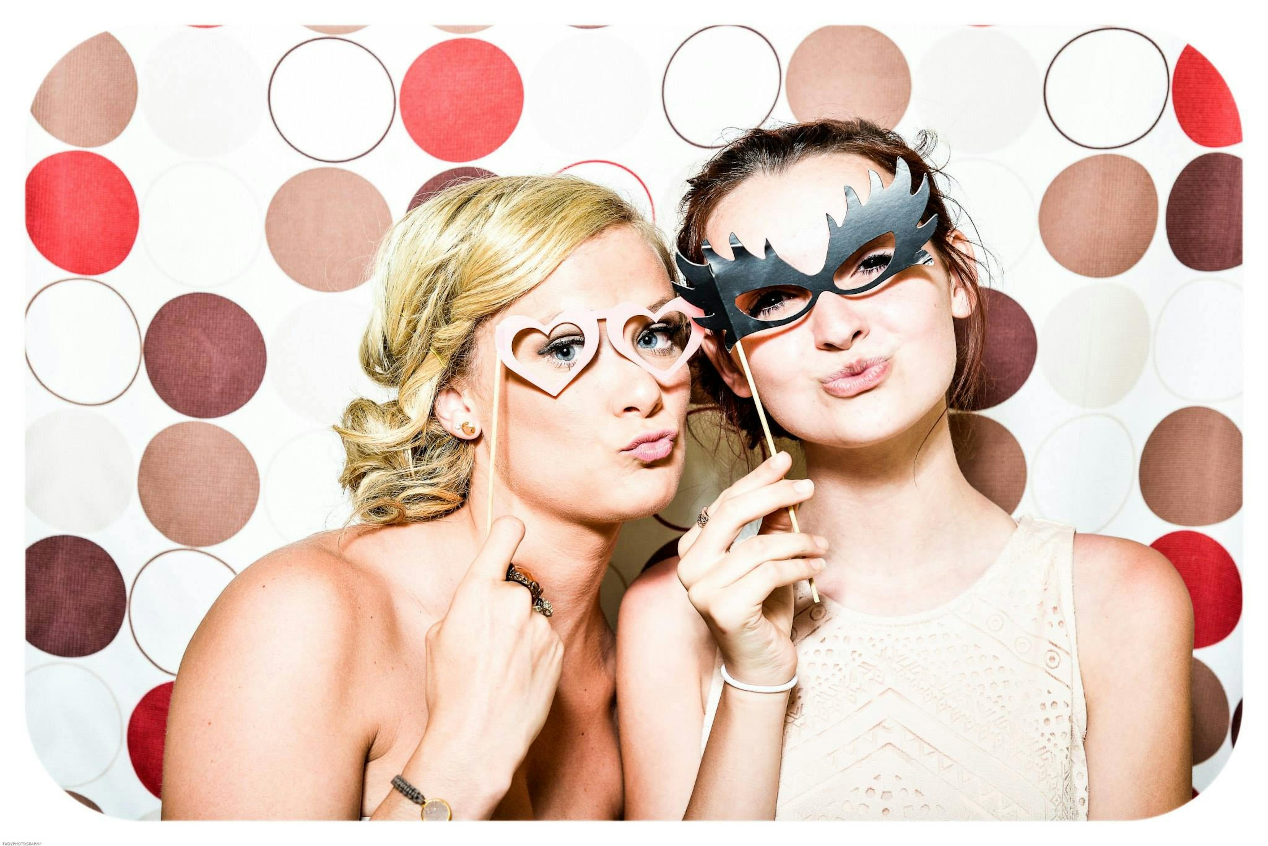 https://flipgive.imgix.net/images/stories/photos/000/000/235/original/100_fundraising_ideas_flipgive_photo_booth.jpg?ch=Width%2CDPR%2CSave-Data&auto=format%2Ccompress&dpr=2