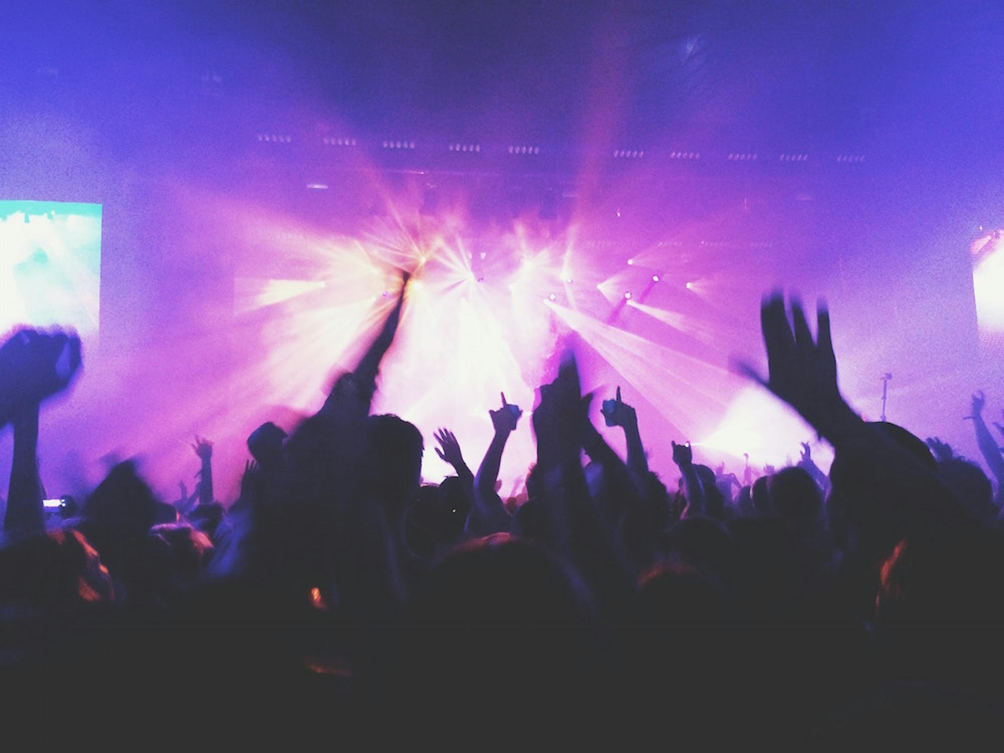 https://flipgive.imgix.net/images/stories/photos/000/000/252/original/how_to_run_a_concert_fundraiser_flipgive.jpg?ch=Width%2CDPR%2CSave-Data&auto=format%2Ccompress&dpr=2
